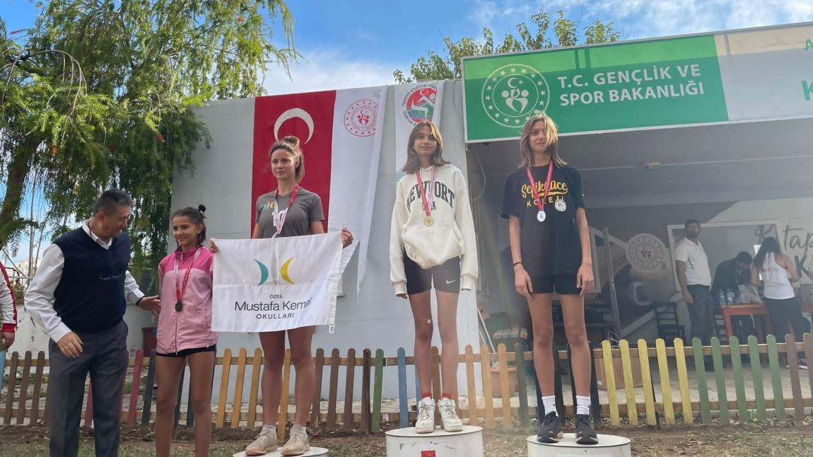 9-C Sınıfı Öğrencimiz ''Zeynep UYAROĞLU'' Antalya'da Yapılan Genç Kızlar Kros Yarışmasında Antalya 1. Olmuştur.